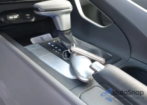 2024 Hyundai Elantra Sel z USA, uszkodzony, nr VIN KMHLM4DG1RU659741